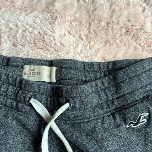 grey hollister sweatpants - Picture 3 of 3